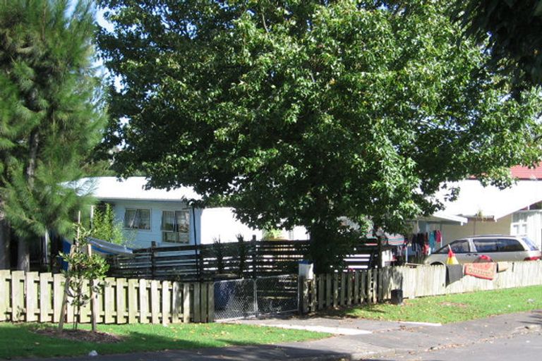 Photo of property in 8 Hanui Place, Massey, Auckland, 0614