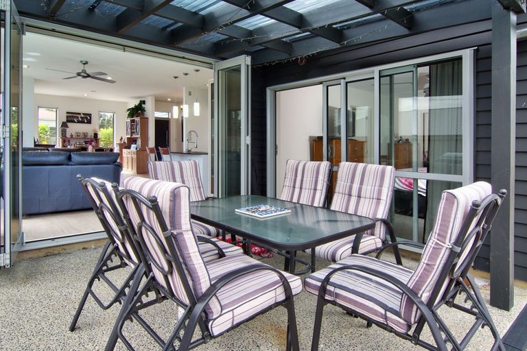 Photo of property in 97a Konini Road, Titirangi, Auckland, 0604