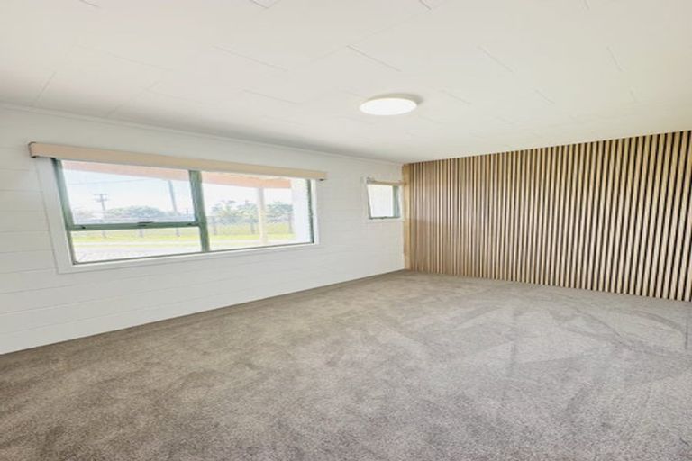 Photo of property in 1413 Whangaparaoa Road, Army Bay, Whangaparaoa, 0930