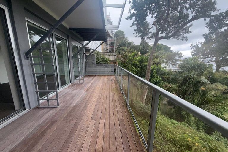 Photo of property in 24 Seaview Road, Paremata, Porirua, 5024