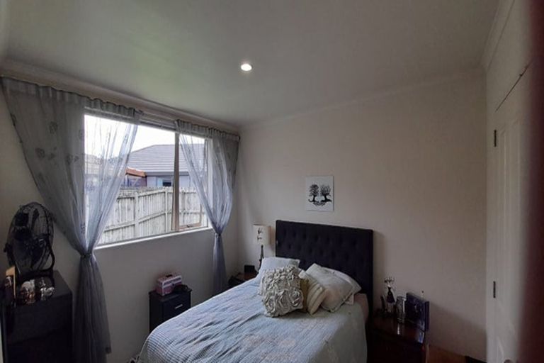Photo of property in 28 Magnolia Drive, Waiuku, 2123