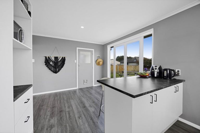 Photo of property in 18 Whitcombe Road, Opunake, 4616