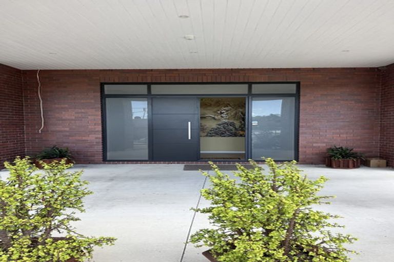 Photo of property in 12 Te Awa Place, Red Beach, 0932