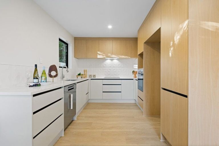 Photo of property in 8b Deuxberry Avenue, Northcote, Auckland, 0627