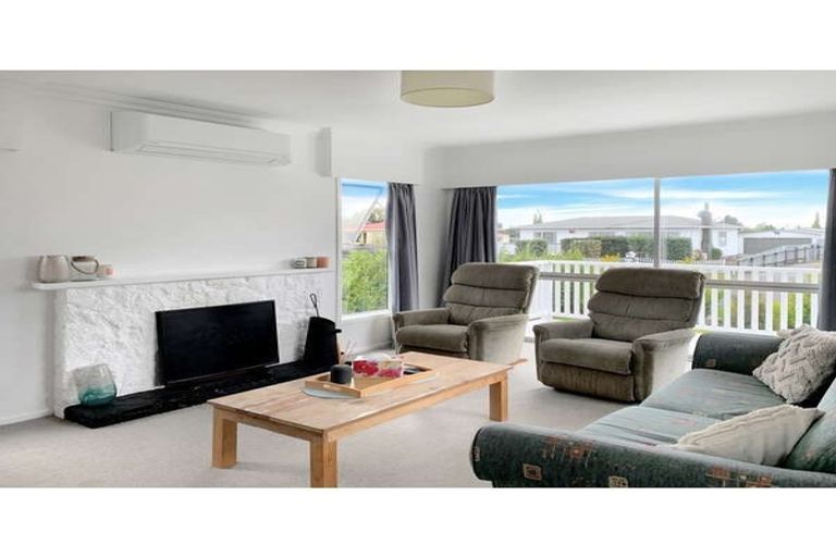 Photo of property in 12 Vogel Street, Levin, 5510