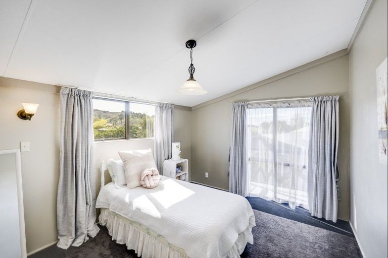 Photo of property in 14 Bassett Place, Taradale, Napier, 4112