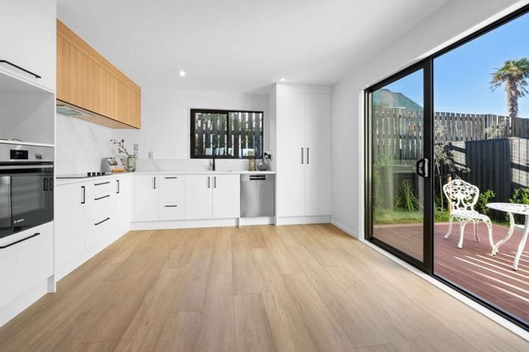 Photo of property in 8f Claridge Street, Glen Eden, Auckland, 0602