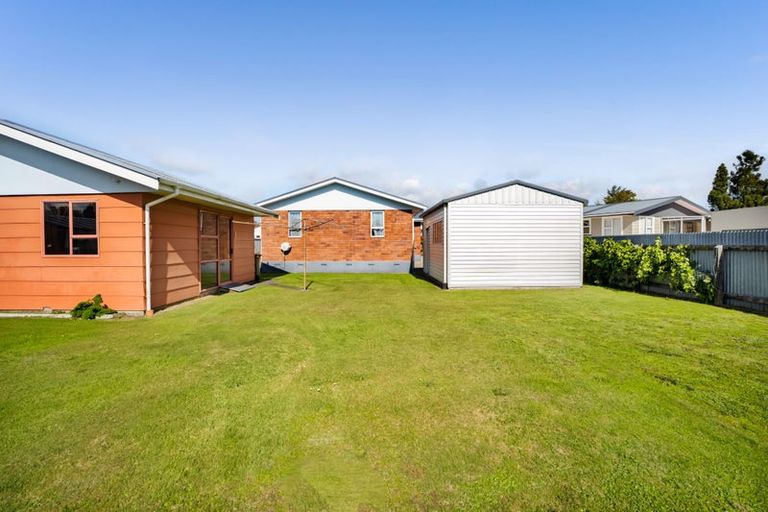 Photo of property in 14 Kauri Street, Merrilands, New Plymouth, 4312