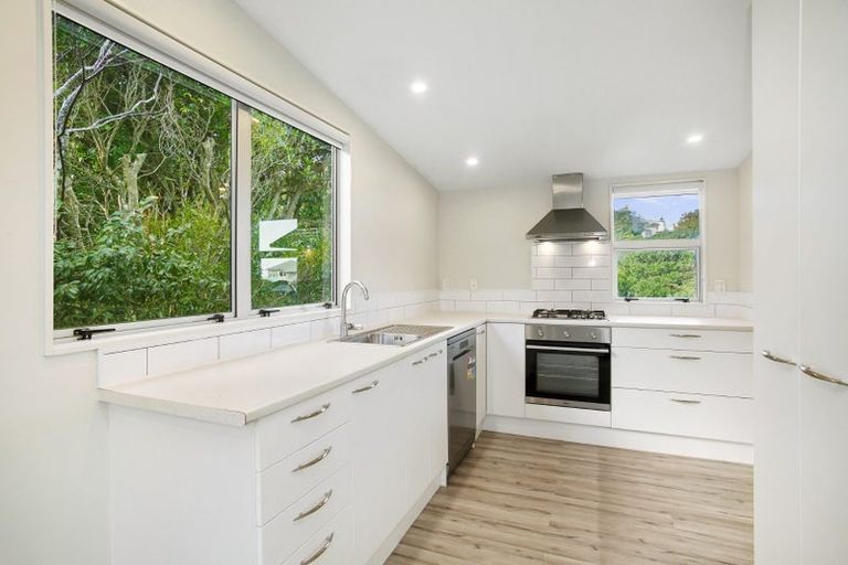 Photo of property in 7a Shortland Street, Khandallah, Wellington, 6035