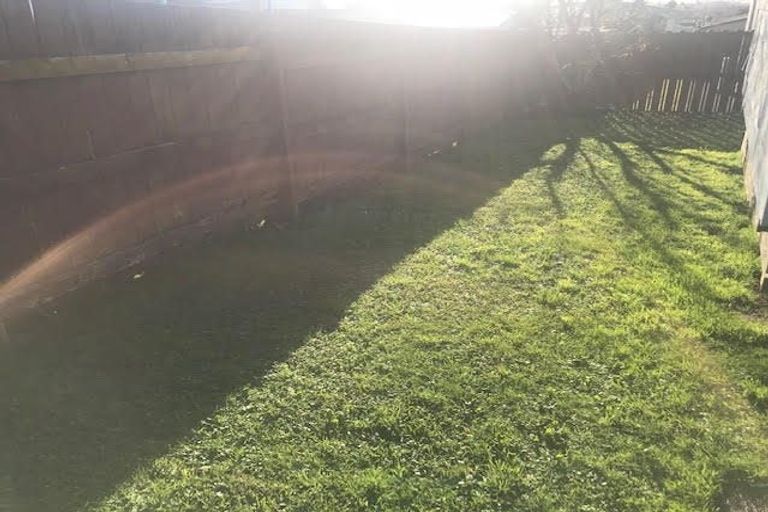 Photo of property in 2/7 Constance Place, Clover Park, Auckland, 2019