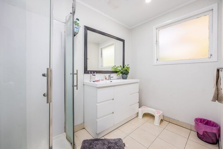 Photo of property in 381 Roscommon Road, Clendon Park, Auckland, 2103