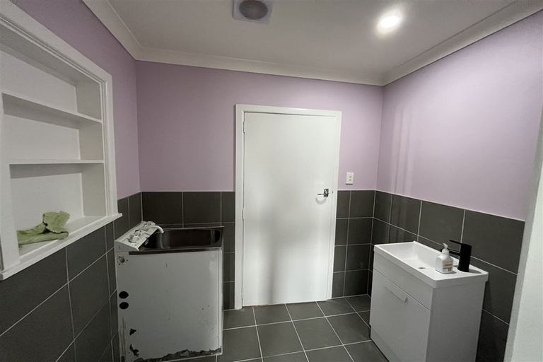 Photo of property in 2a/2 Matipo Road, Te Atatu Peninsula, Auckland, 0610