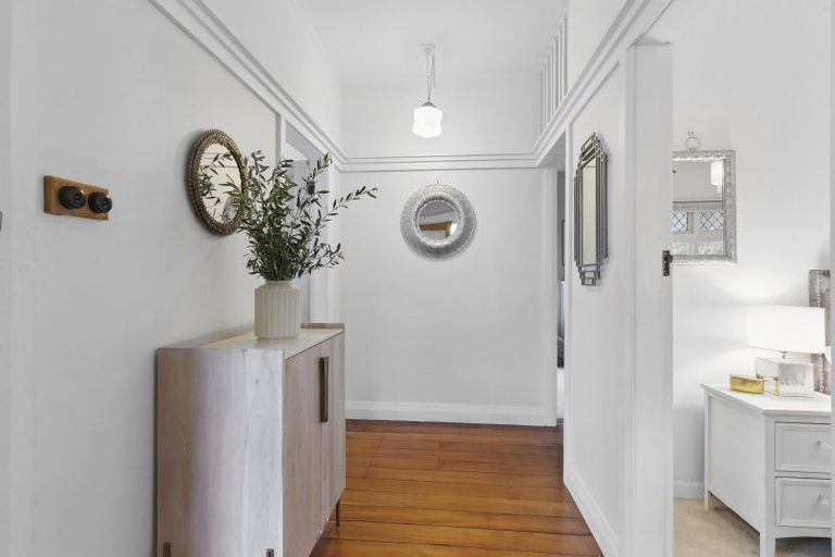 Photo of property in 159 Queens Drive, Lyall Bay, Wellington, 6022