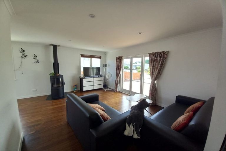 Photo of property in 20 Tamariki Avenue, Kelston, Auckland, 0602