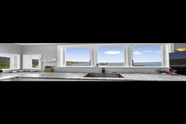 Photo of property in 58 Ferry Road, Days Bay, Lower Hutt, 5013
