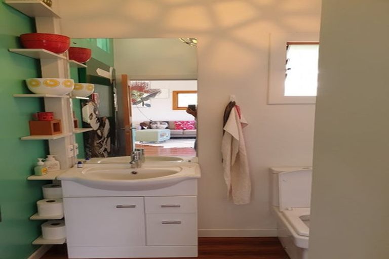 Photo of property in 674 South Titirangi Road, Titirangi, Auckland, 0604