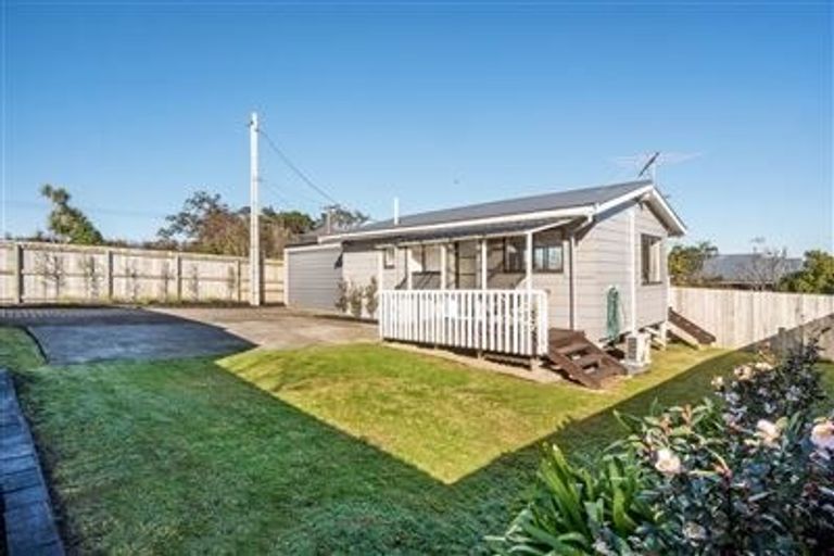 Photo of property in 1/18 Glenfield Road, Birkenhead, Auckland, 0626
