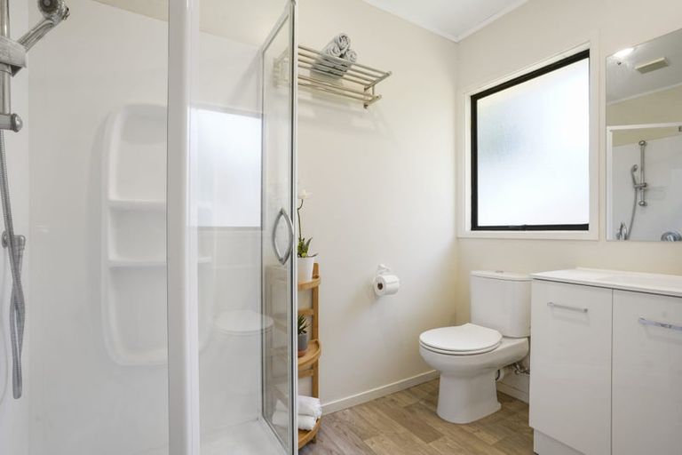 Photo of property in 8 Santiago Crescent, Unsworth Heights, Auckland, 0632