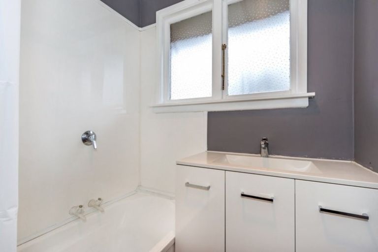 Photo of property in 90 Kendal Avenue, Burnside, Christchurch, 8053