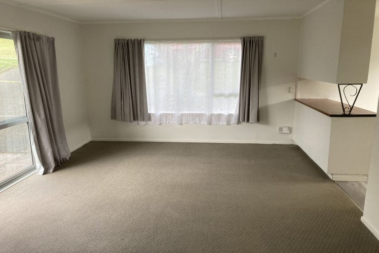 Photo of property in 1/247 Wairau Road, Totara Vale, Auckland, 0627