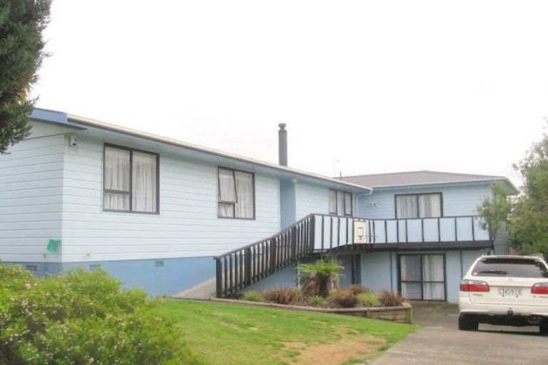 Photo of property in 48 Hicks Close, Whitby, Porirua, 5024