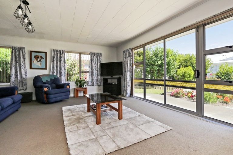 Photo of property in 16 Oxford Street, Taradale, Napier, 4112