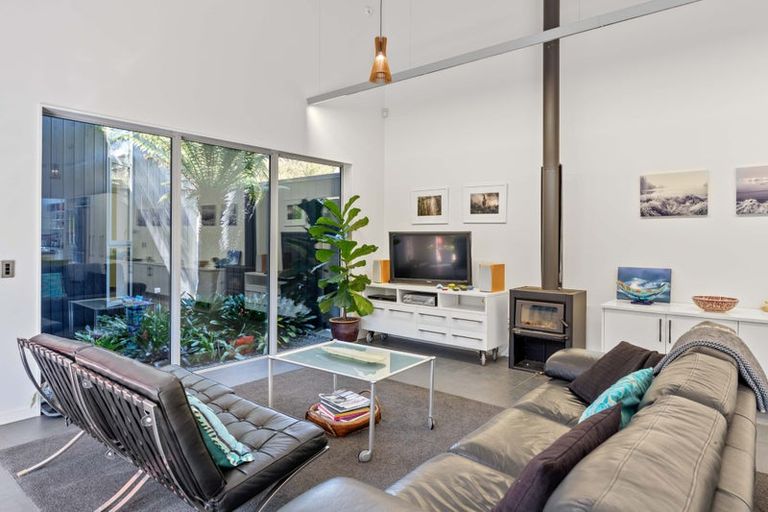 Photo of property in 118 Ngarara Road, Waikanae, 5036