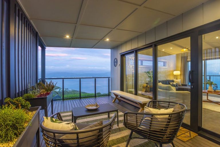 Photo of property in 7 Promontory Crescent, Newlands, Wellington, 6037