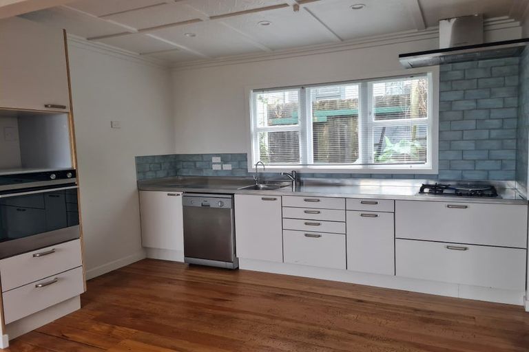 Photo of property in 54 Pioneer Road, Moturoa, New Plymouth, 4310