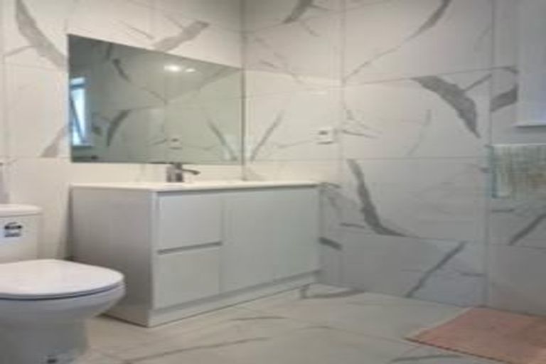 Photo of property in 185 Te Atatu Road, Te Atatu South, Auckland, 0610