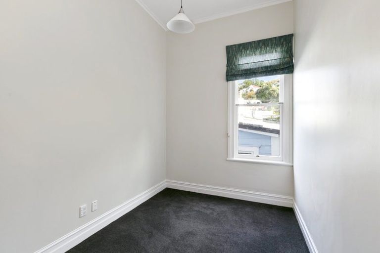 Photo of property in 32 Rolleston Street, Mount Cook, Wellington, 6021