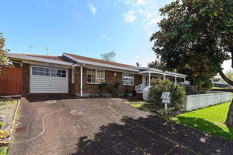 Photo of property in 84 Granville Drive, Massey, Auckland, 0614