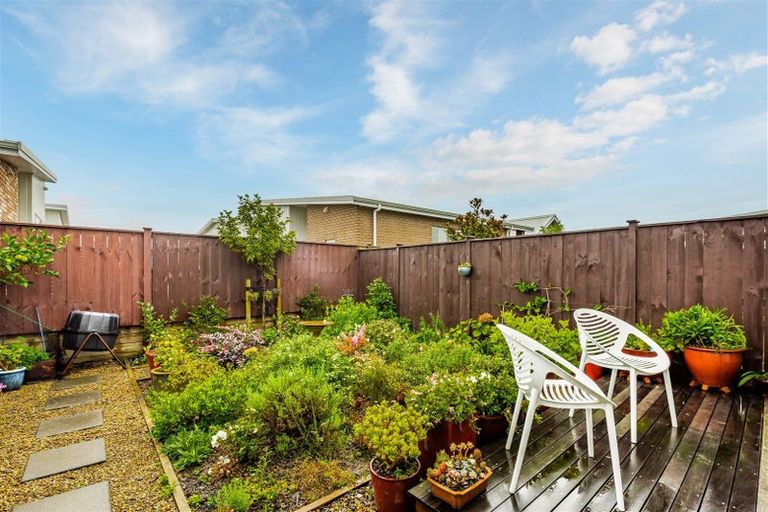 Photo of property in 32 Owen Chapman Drive, Red Beach, 0932