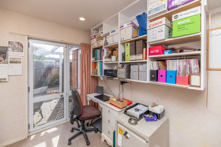 Photo of property in 2 Pentavon Lane, Avonhead, Christchurch, 8042