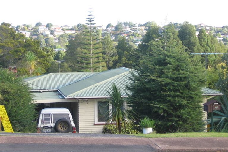 Photo of property in 44 Pupuke Road, Hillcrest, Auckland, 0627