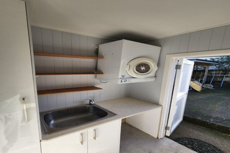 Photo of property in 20 Humphrey Kemp Avenue, Henderson, Auckland, 0612