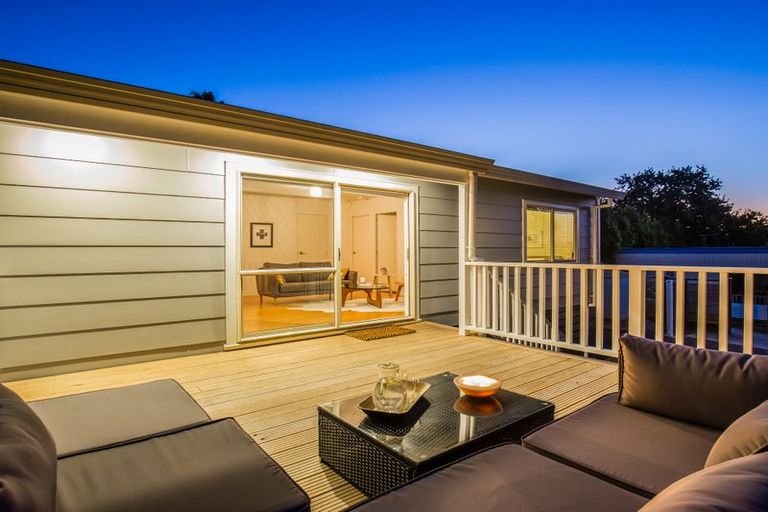 Photo of property in 17a Highland Avenue, Titirangi, Auckland, 0604