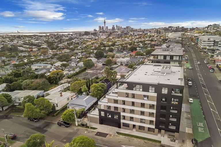 Photo of property in 16a Woven Place, Karaka, 2113
