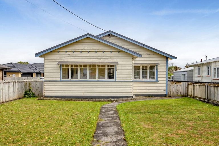 Photo of property in 23 Turuturu Road, Hawera, 4610
