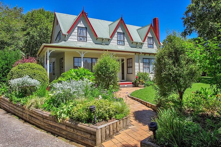 Photo of property in 27 Montjoy Street, Stratford, 4332