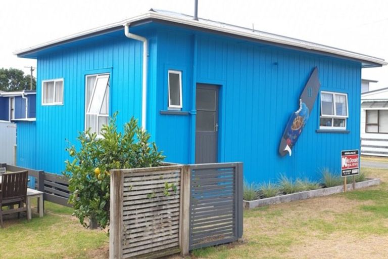 Photo of property in 11 Second Avenue, Urenui, 4377