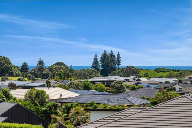 Photo of property in 2 Vardon Way, Waiwhakaiho, New Plymouth, 4312