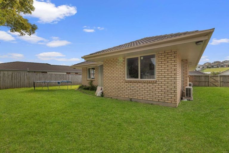 Photo of property in 19 Liddesdale Place, Papakura, 2110