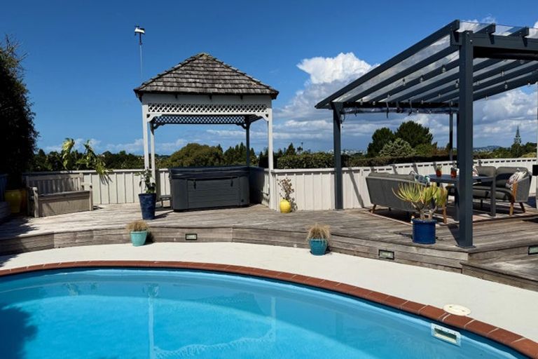 Photo of property in 52 Balmain Road, Chatswood, Auckland, 0626