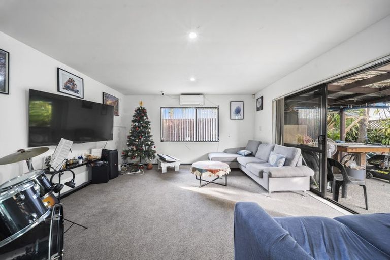 Photo of property in 27 Robertson Road, Favona, Auckland, 2024
