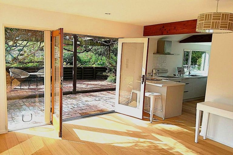 Photo of property in 10 Selwyn Parade, Lyttelton, 8082