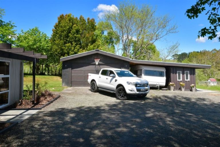 Photo of property in 1238 Peak Road, Helensville, 0875