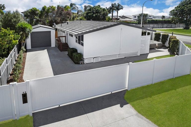 Photo of property in 98 Torkar Road, Clarks Beach, 2122
