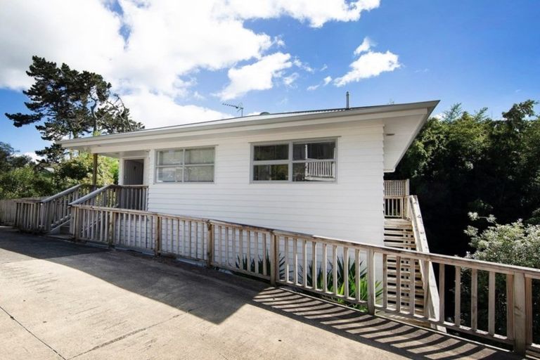 Photo of property in 2/49 Lysander Crescent, Beach Haven, Auckland, 0626