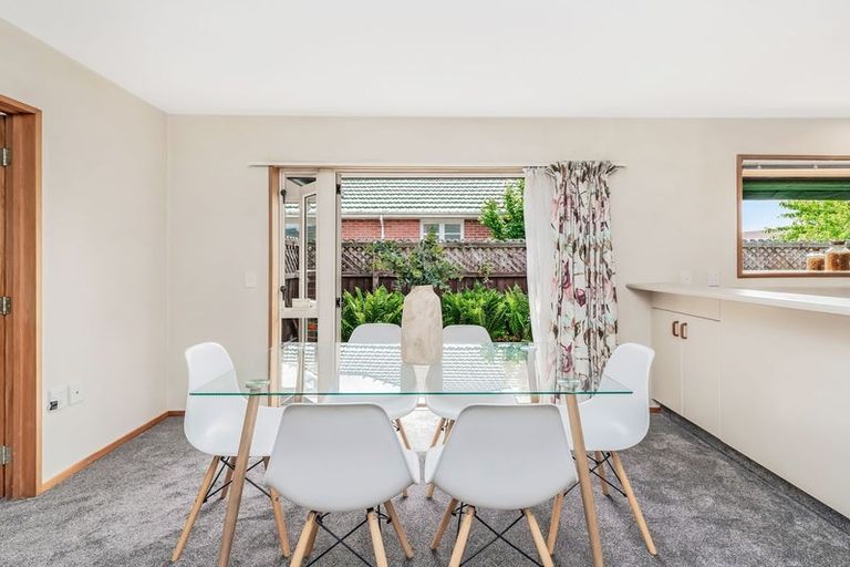Photo of property in 128 Yaldhurst Road, Sockburn, Christchurch, 8042